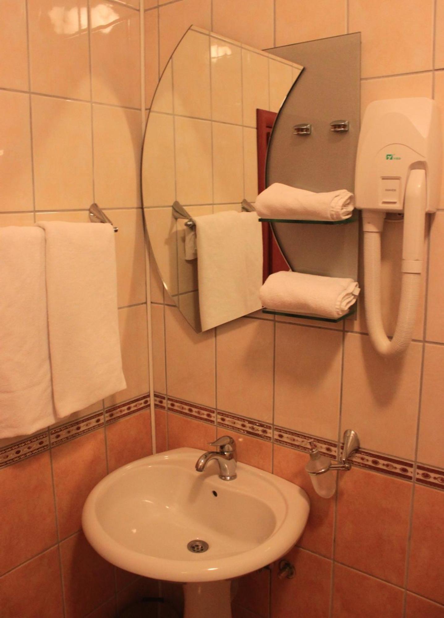 Hotel Apollonia Pristina Rom bilde
