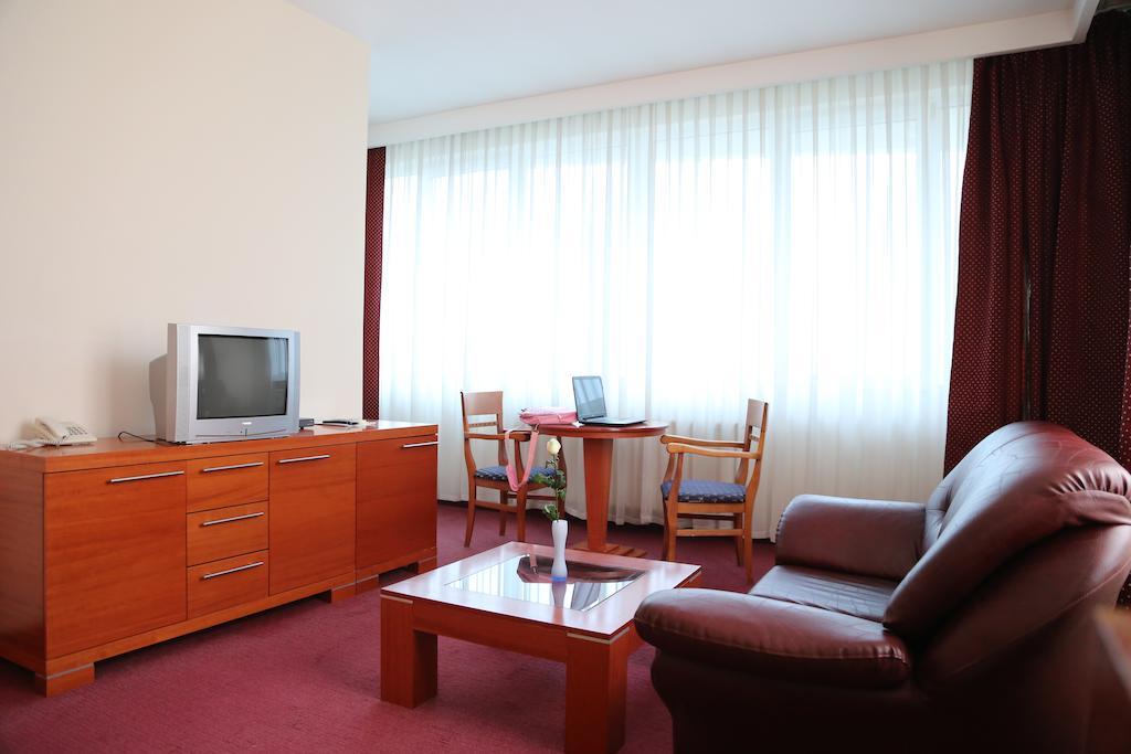 Hotel Apollonia Pristina Rom bilde