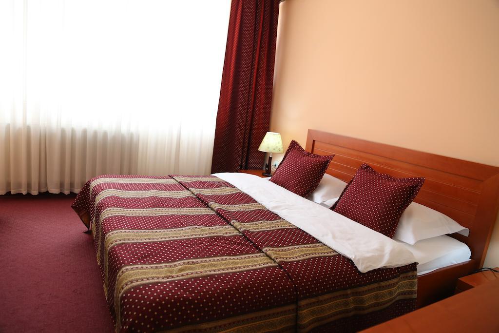Hotel Apollonia Pristina Rom bilde