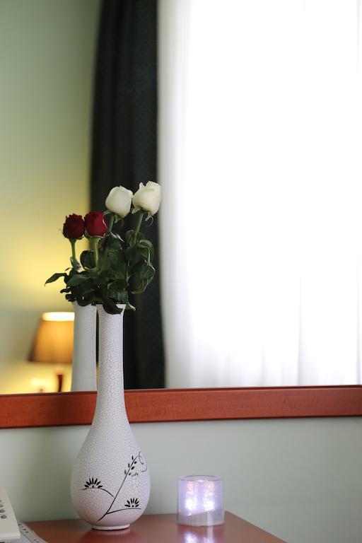 Hotel Apollonia Pristina Rom bilde