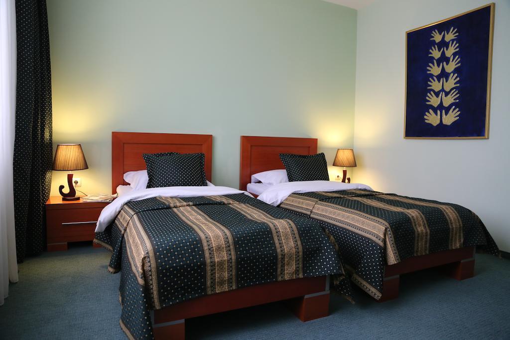 Hotel Apollonia Pristina Rom bilde