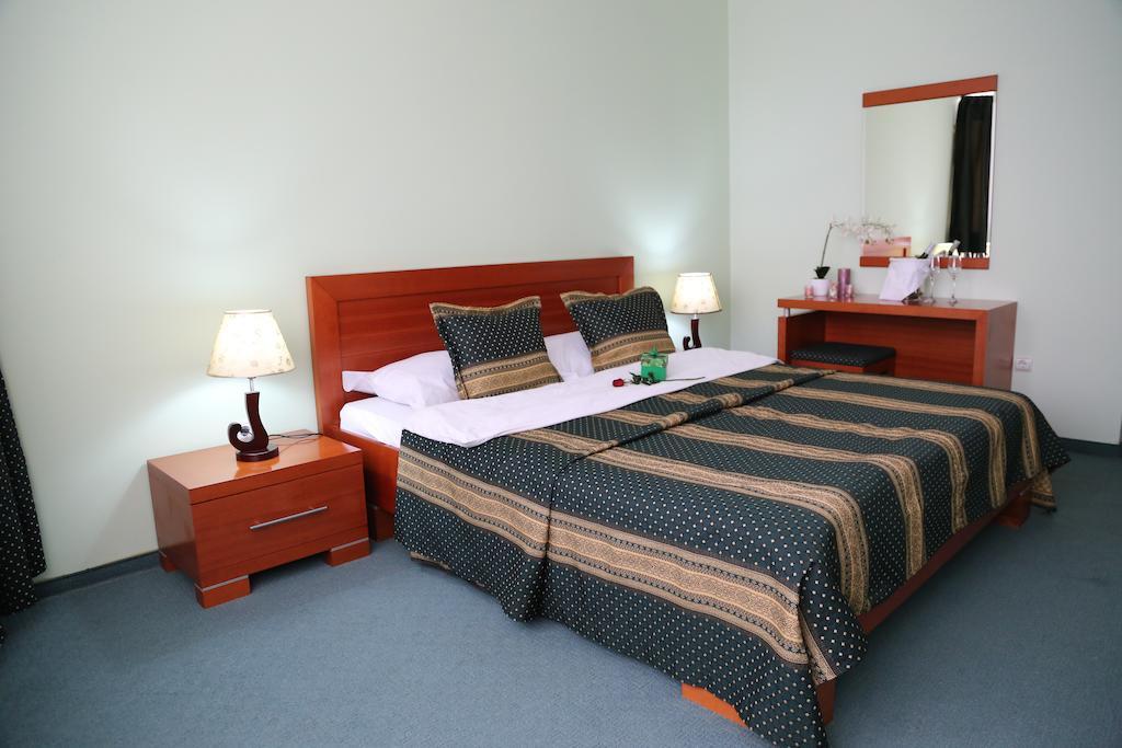 Hotel Apollonia Pristina Rom bilde