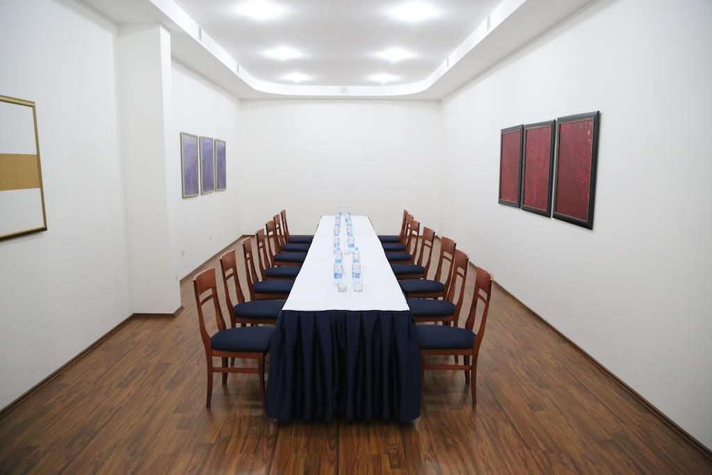 Hotel Apollonia Pristina Eksteriør bilde