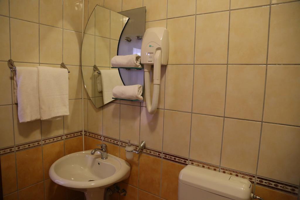 Hotel Apollonia Pristina Eksteriør bilde