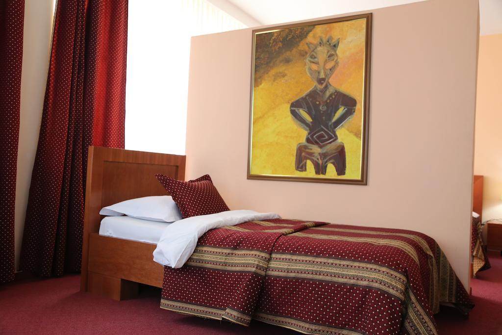 Hotel Apollonia Pristina Eksteriør bilde