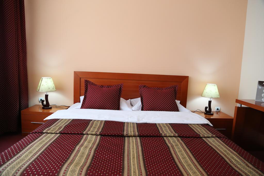 Hotel Apollonia Pristina Eksteriør bilde